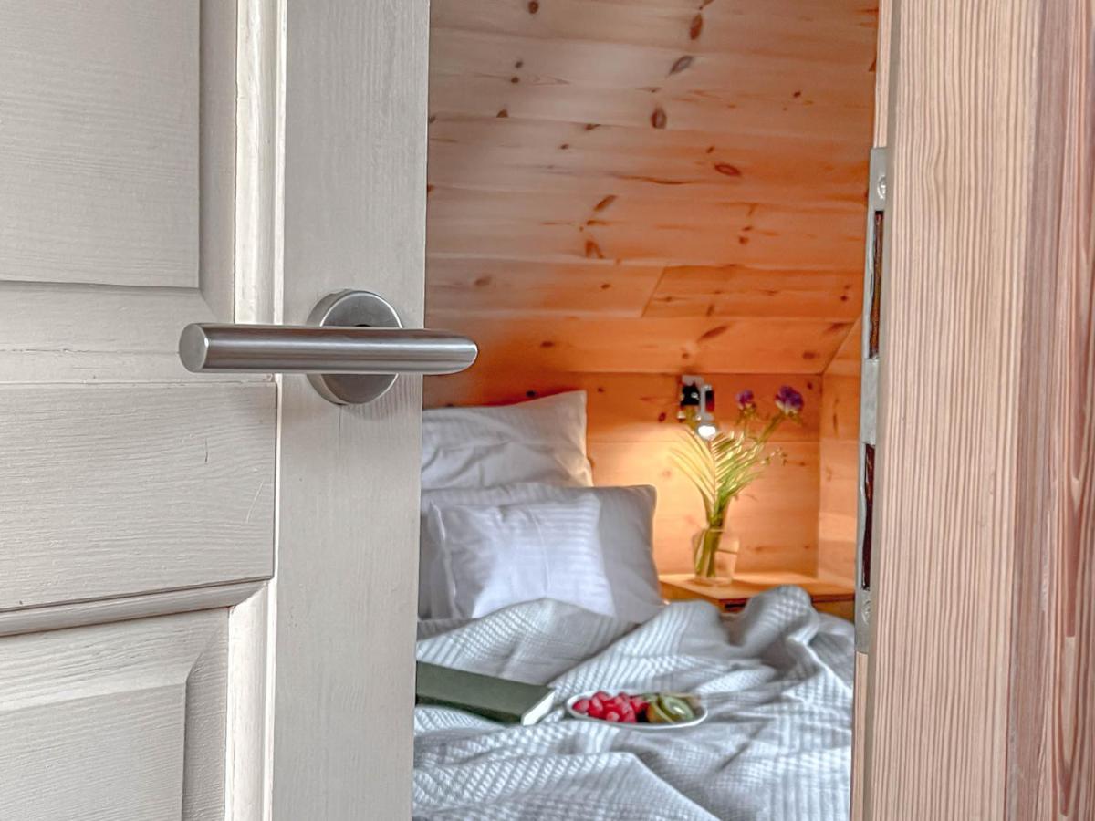 Traumhaff Kuestenchalets - Einzigartige Chalets An Der Ostsee. Ganz Aus Laerchenholz Mit Kamin Und Sauna Vogelsang-Warsin Exteriör bild